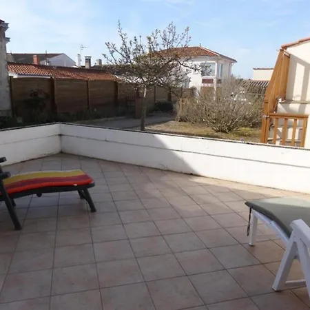 House Agreable Maison, Idealement Placee, Proche Plan D'eau Et Commerces *
